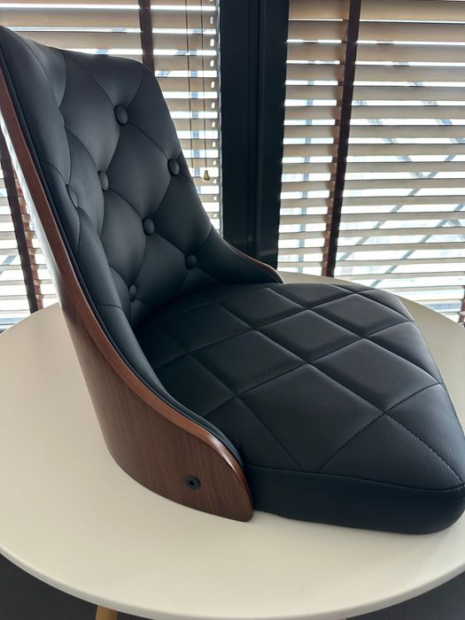 Седалка за бар стол Бостън + болтове и ключ