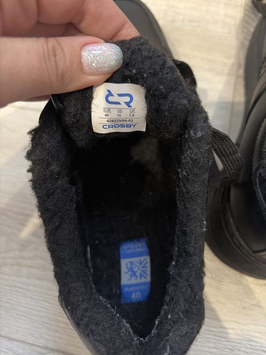 Продам зимние кроссовки