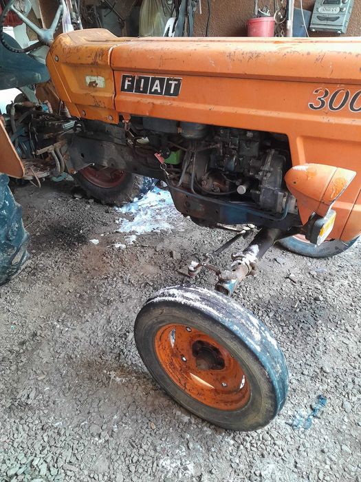Vând tractoare fiat 300 si mitubishi