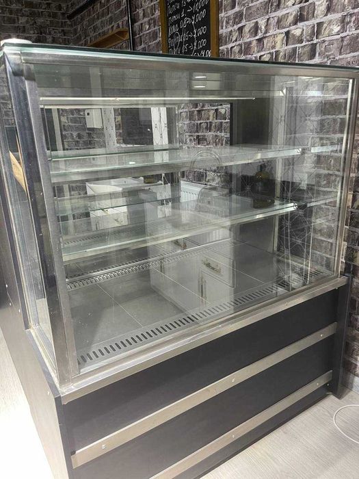 Витрина холодильник