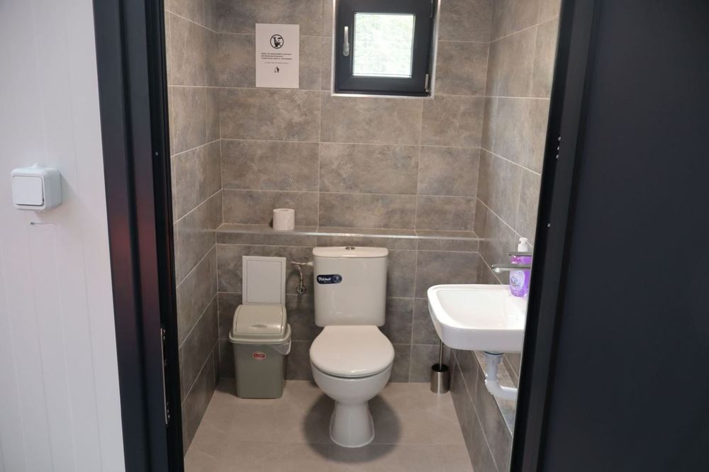 Автосервиз 200 кв.м с 4 подемника – база за бусове + 10 паркоместа