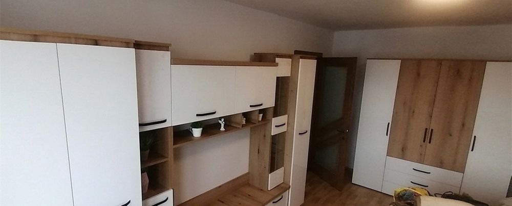 Ofer spre închiriere apartament cu 2 camere