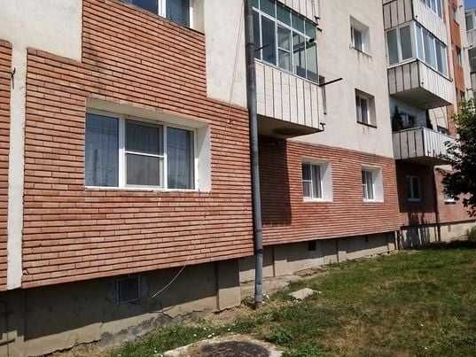 Închiriez apartament cu 3 camere
