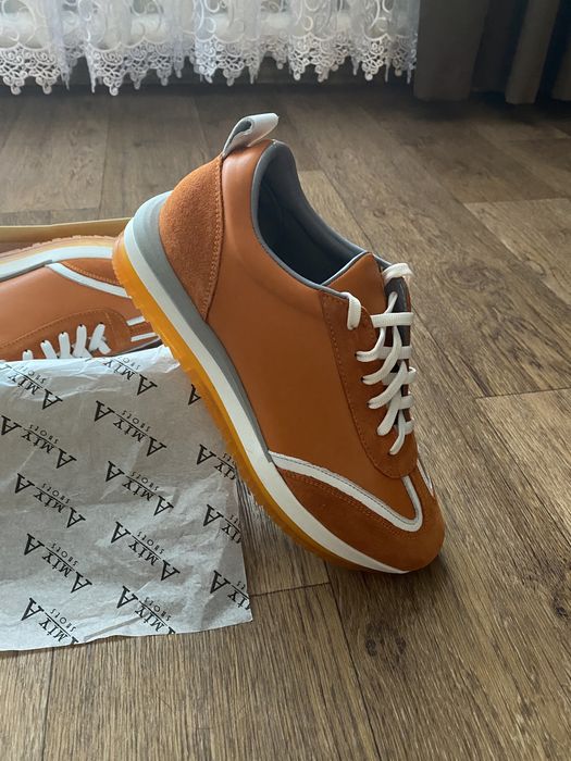 Кроссовки женские