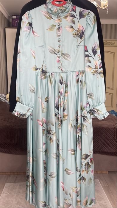 Продаю платья размеры 42