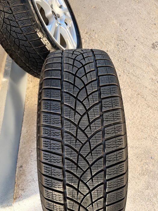 Vand set de Anvelope Mercedes de iarna 235/60 R 18