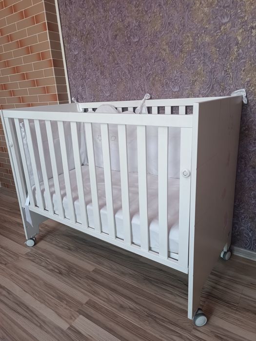 Детская кроватка,  манеж