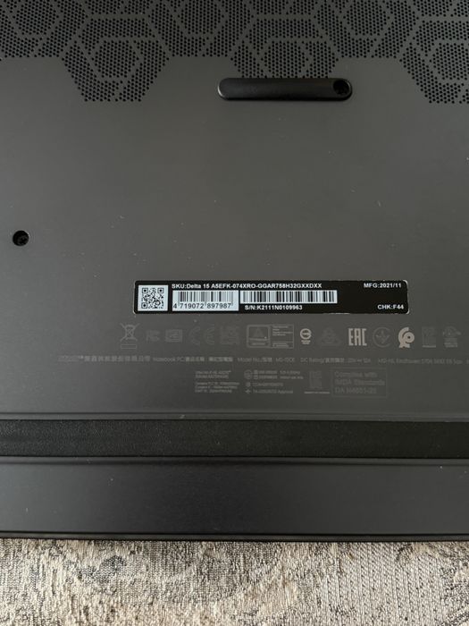 MSI Delta 15 Ryzen 7 5800H / RX 6700M / 32GB RAM – display defect
