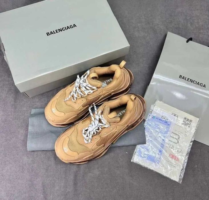 Balenciaga Triple S Clear Sole "Camel"