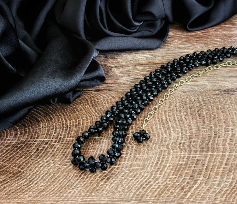 Коланче от стъклени мъниста