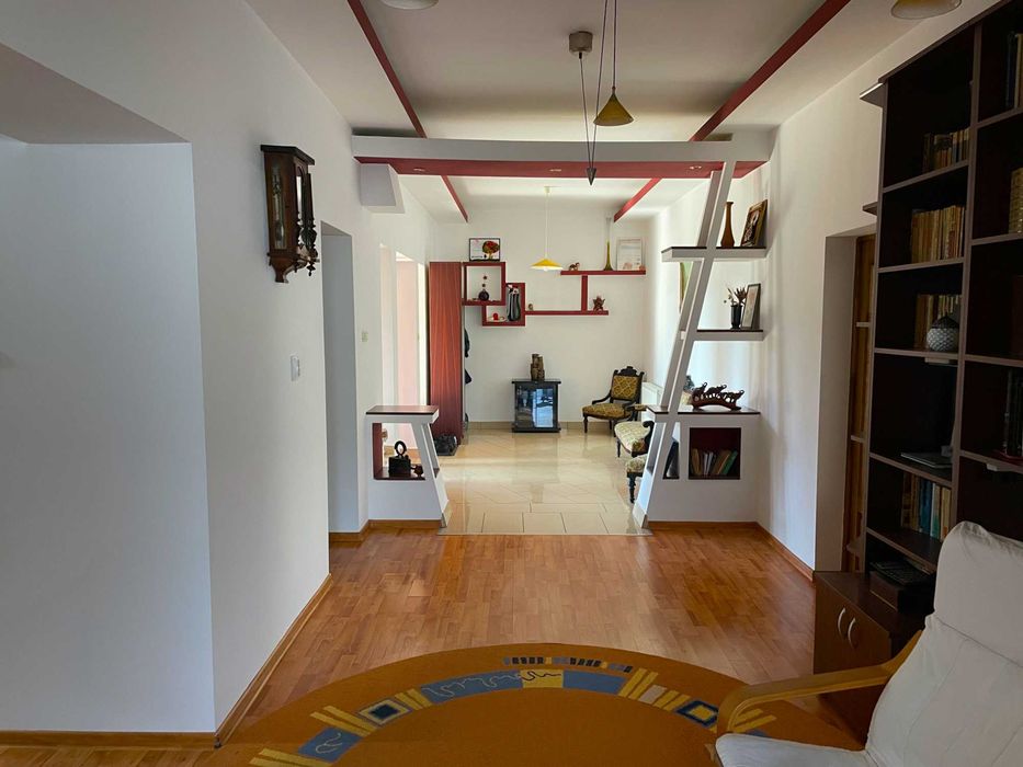 Casă 400 mp cu teren generos | Zonă centrală Beclean