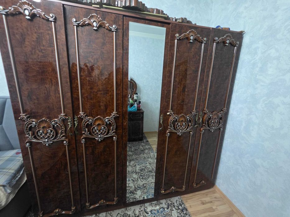 Продается шкаф и трюмой