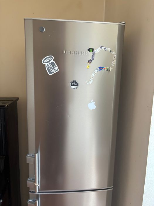 Продавам хладилник liebher