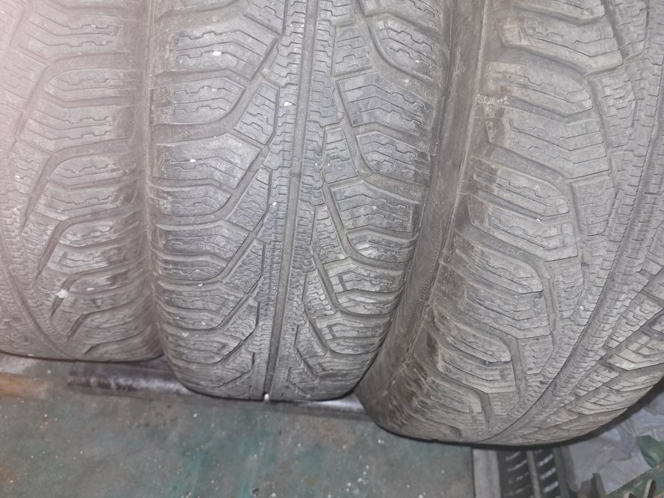 Гуми с джанти и оригинални тасове за тоуота ярис а