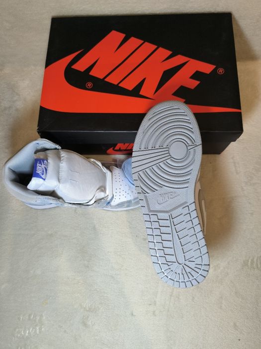 Jordan 1 Hyper Royal