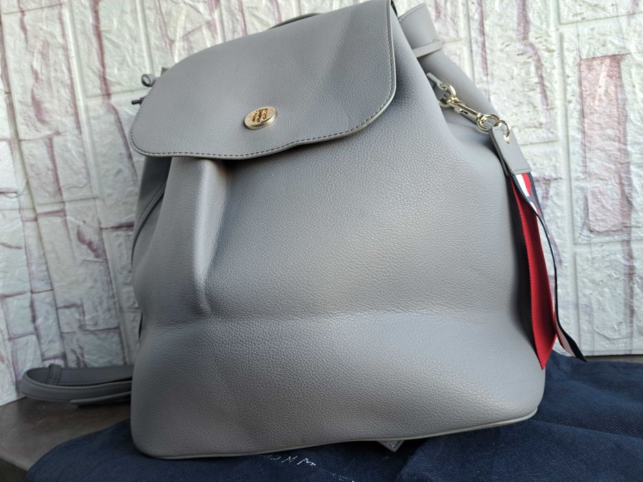 дамска раница,Tommy Hilfiger,сива чанта,томи хилфигер