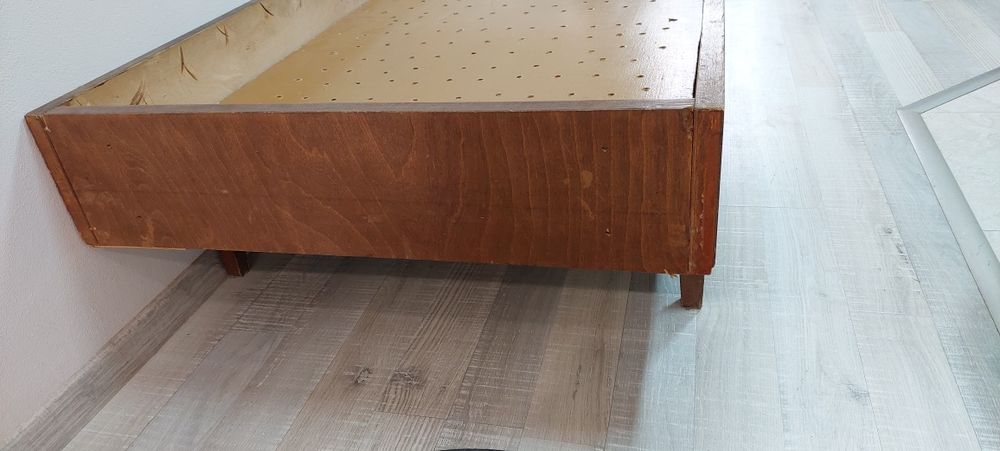 Легло от ъглова спалня