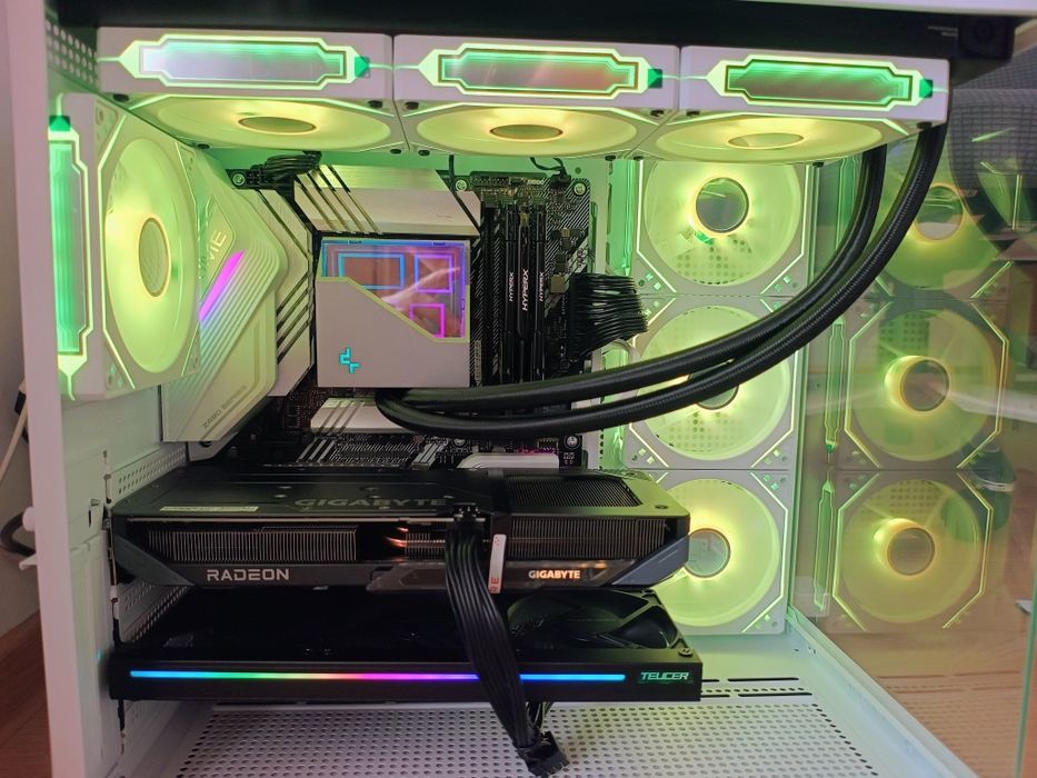 Vând PC Gaming Intel I7 10700K+RX 7700 xt 12gb ddr6