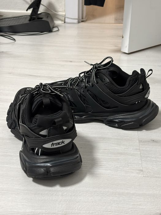 Balenciaga track 42