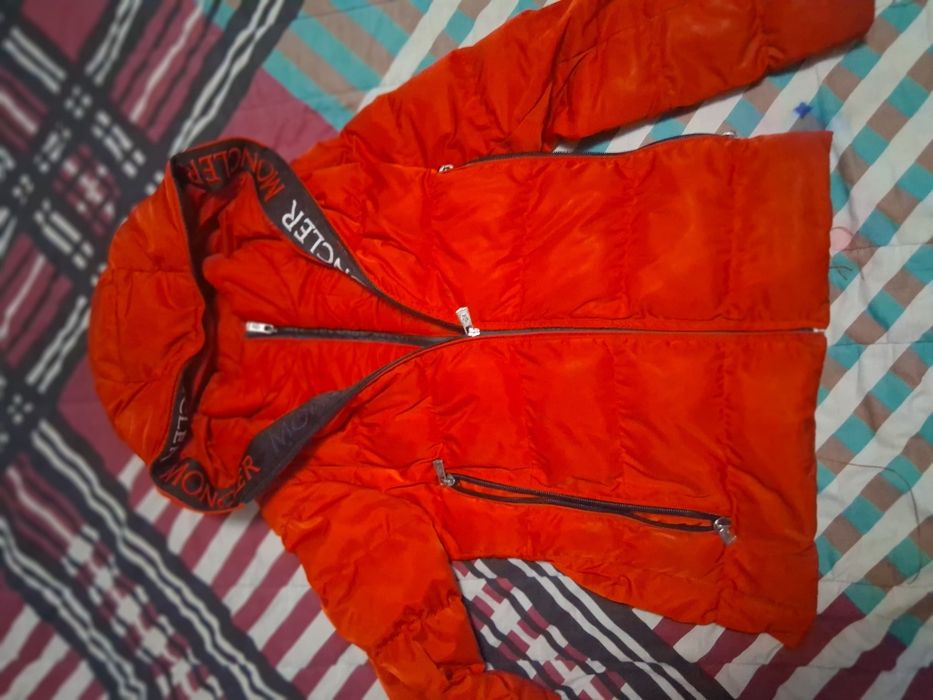 Geacă Moncler roșie