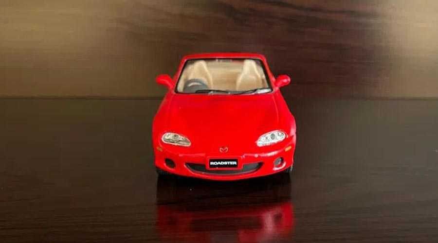 Продавам метална количка Mazda MX-5 (NB) в мащаб 1:43
