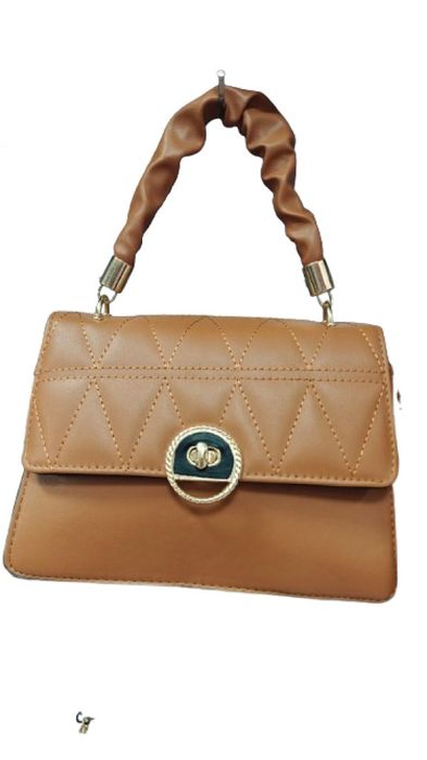 Чаровна дамска чанта в комплект с портмоне