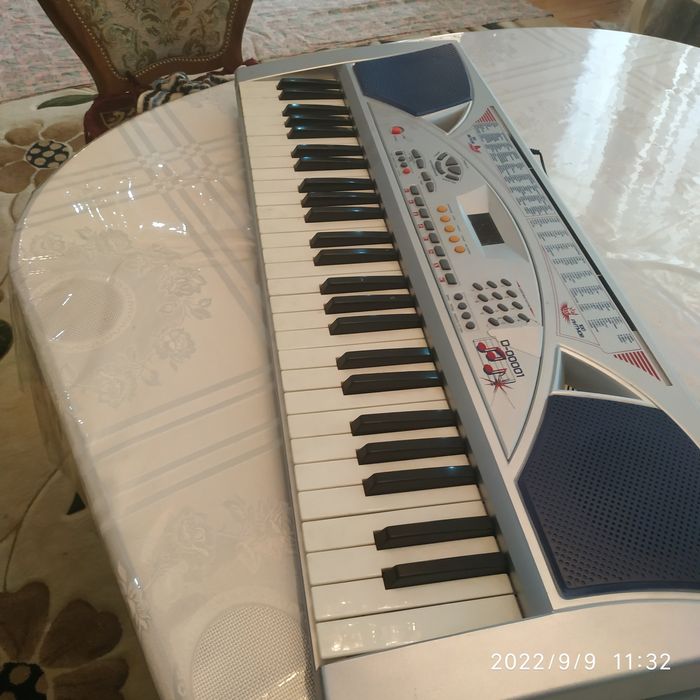 Синтизатор в хорошем состоянии