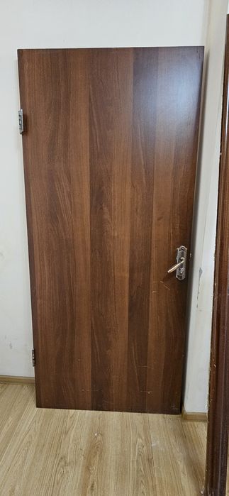 Дверь деревянная