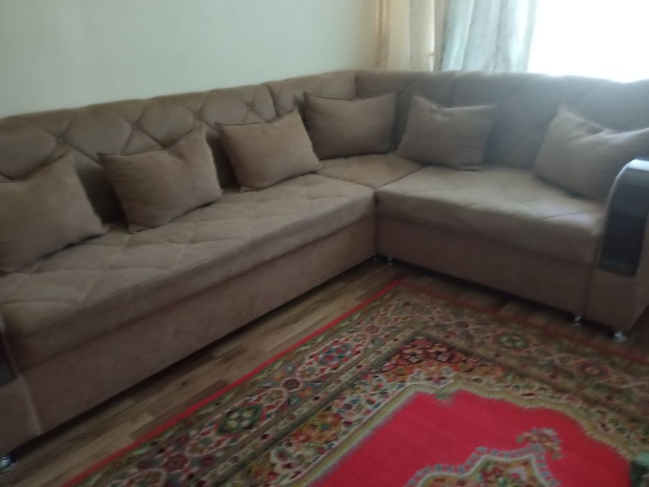 Продам уголок хорошом состояние