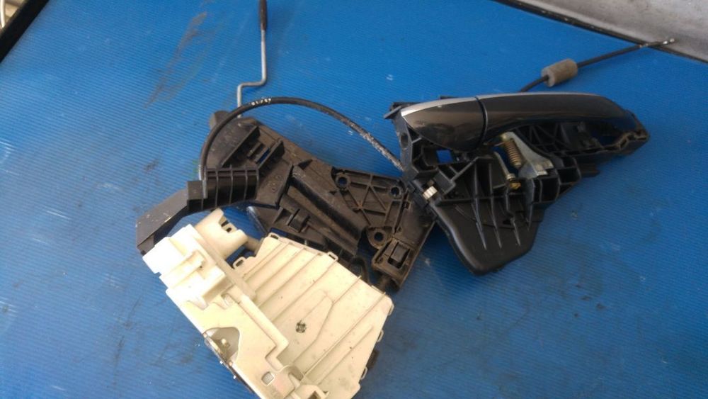 broasca iala cu maner exterior usa dreapta spate mercedes m-class ml 350 4matic w164 2011 1697302235