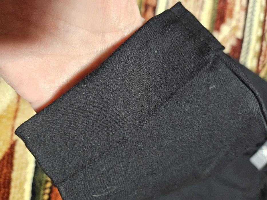 Pantaloni noi cu eticheta, Reflex