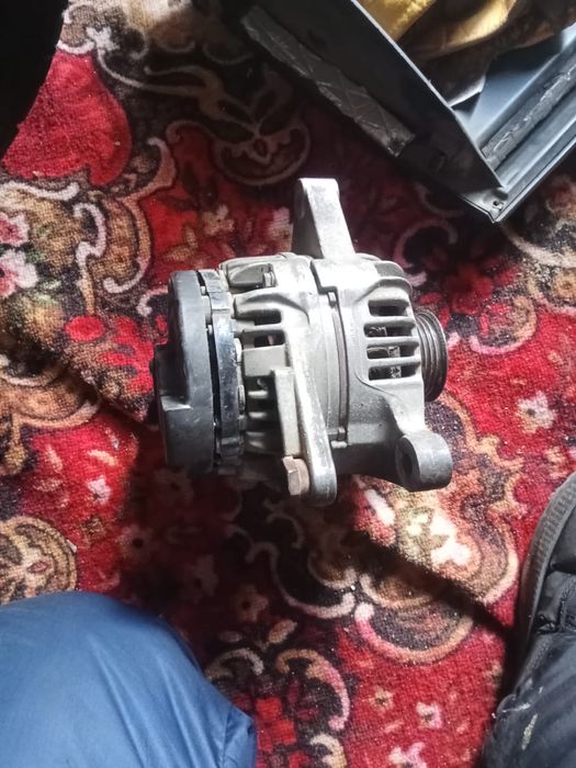 Генератор на тайота авенсис.