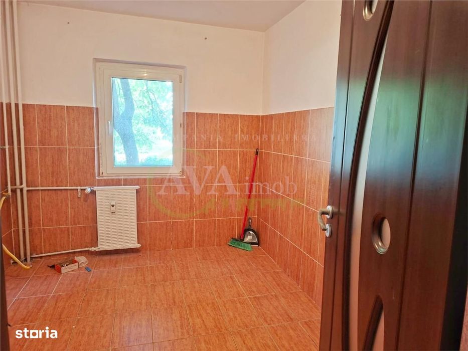 Apartament 2 camere semidecomandat, zona Narcisa