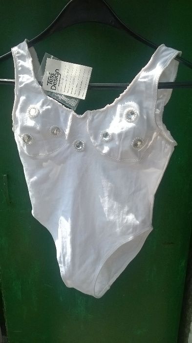 Продавам бански(цял)-боди за худ. гимнастика