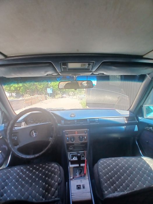 Мерс 124 продам, мотор стук