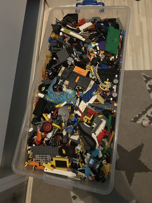 Голяма кутия с лего сетове и фигурки