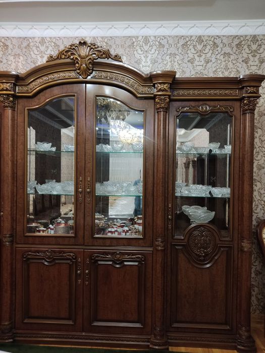 Продаётся сервант