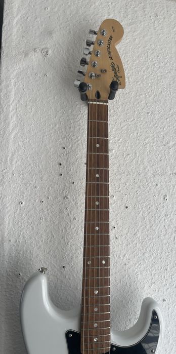 Chitara electrica Squier by Fender Standard Stratocaster