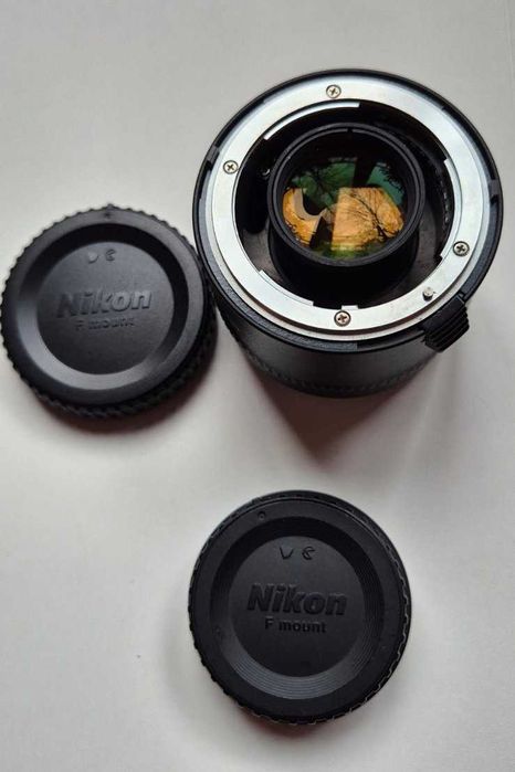 Продавам телеконвертор Nikon AF-S TELECONVERTER TC-20EIII 2x