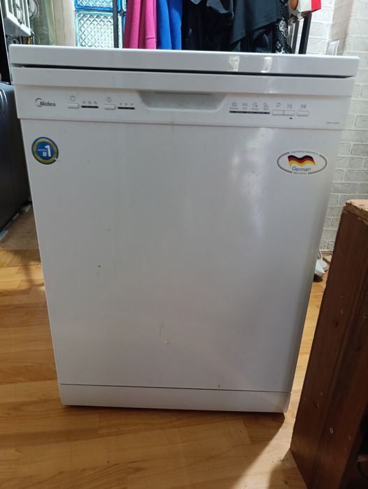 Продам на запчасти посудомоечную машину Midea DWF 12-5203