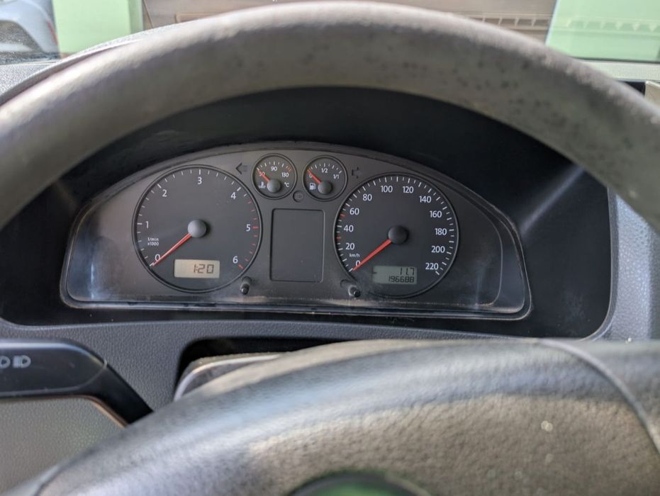 Volkswagen Transporter T5 cu 3 locuri, prelata