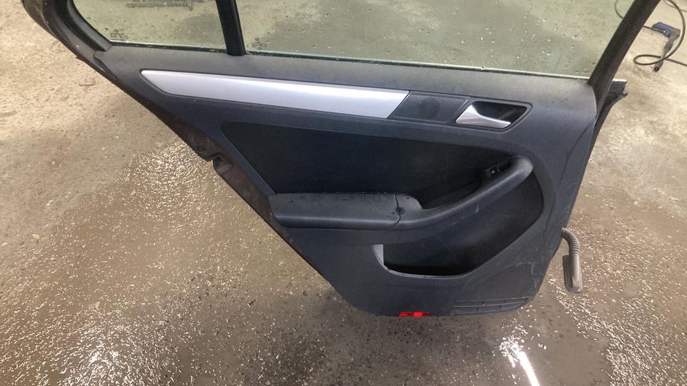 Задна лява врата на VW jetta