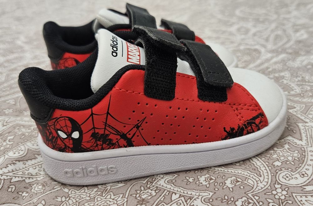 Детски маратонки adidas marvel