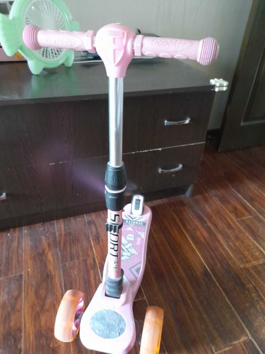 Детский самокат,розовый