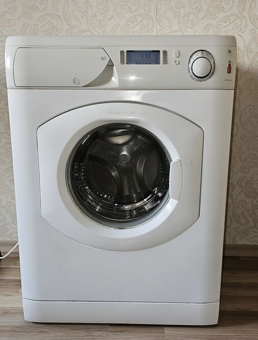 ARISTON AVD 109 8кг. инверторен мотор