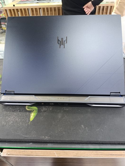 Acer Predator Helios Neo 18 AI