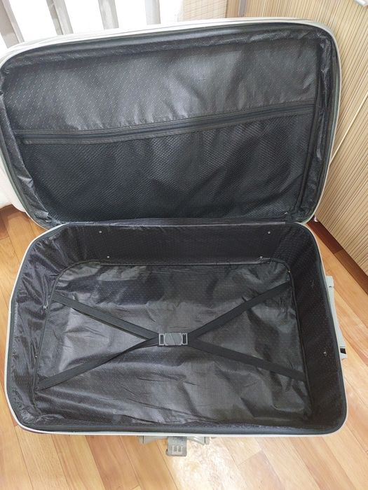 Продам чемодан на колесах