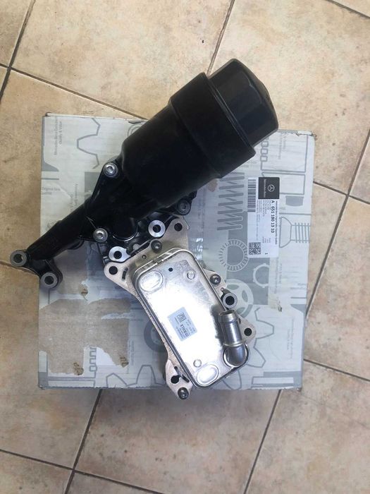 Mercedes OM 651 - маслен охладител с тяло