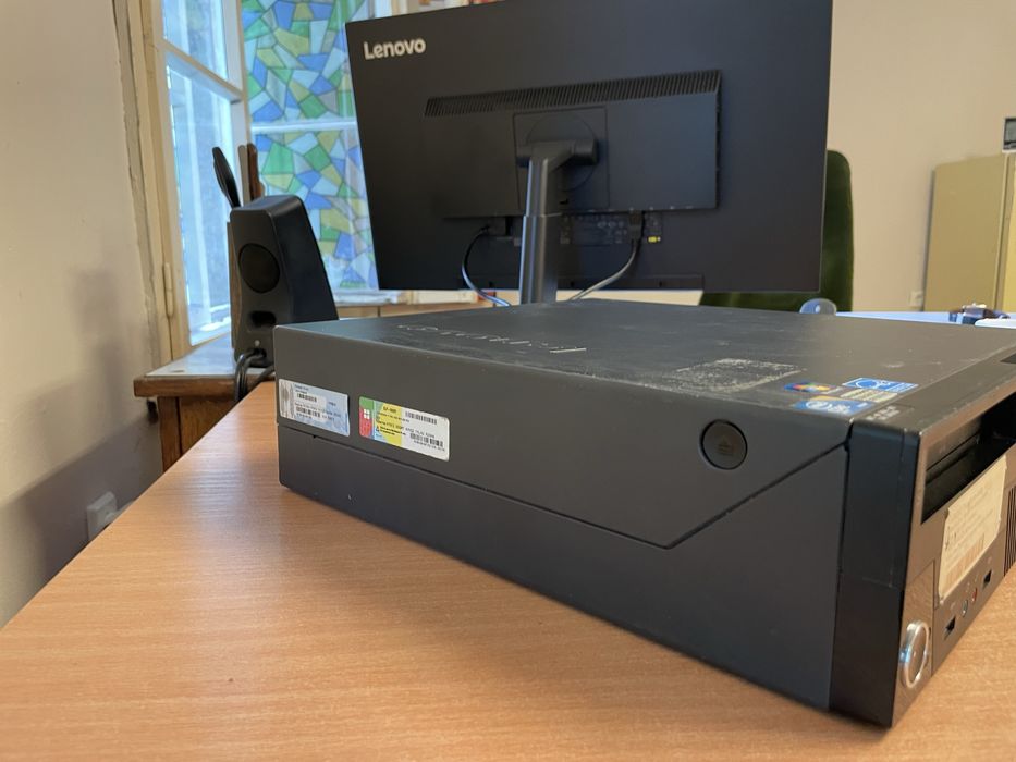 Lenovo m 90 core i 5 8 GB ram