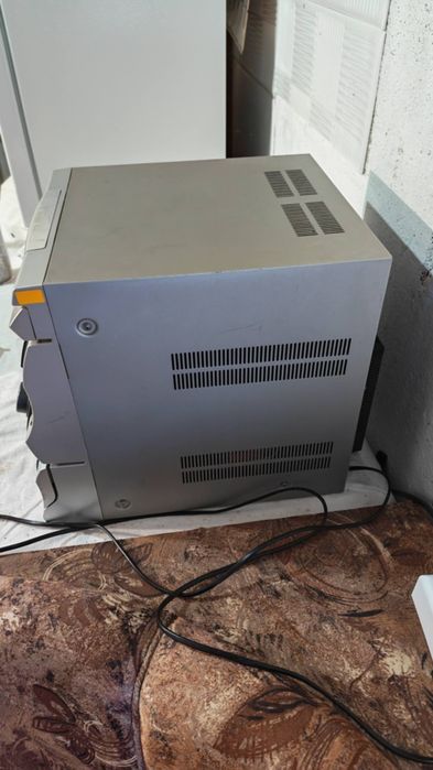 Продавам Sony R55